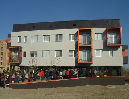 3256_2.jpg